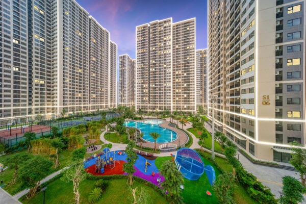 Vợ chồng trẻ mua căn hộ Hà Nội trong tầm tay