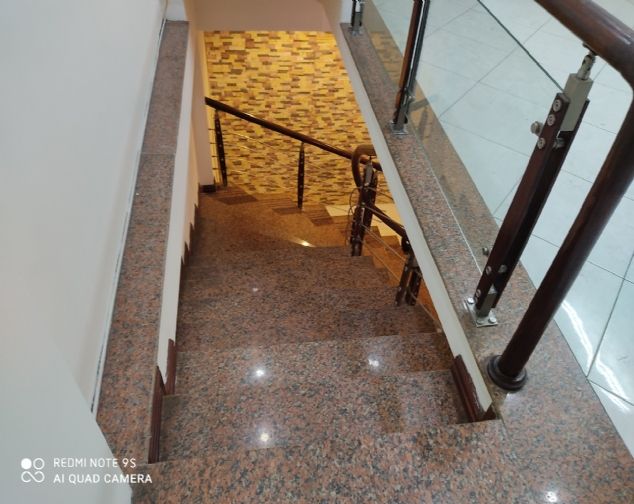 BÁN NHÀ 5 TẦNG, Ô TÔ ĐỖ TRƯỚC CỬA TRONG NGÕ ĐƯỜNG LẠC LONG QUÂN