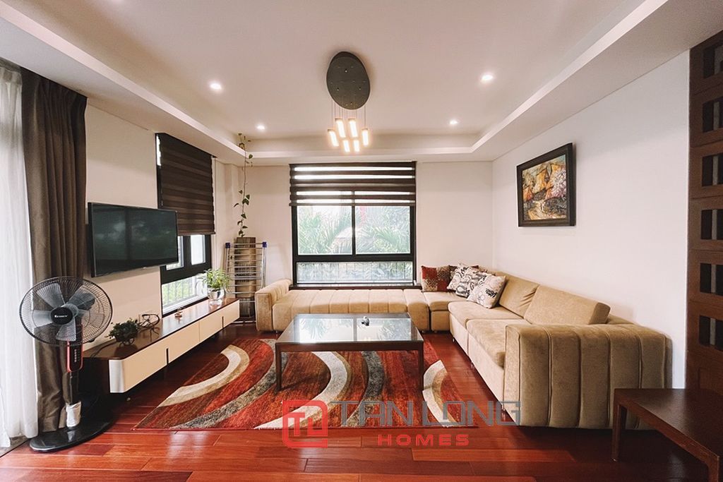 Cho thuê căn hộ 2N2VS rộng 120m2 tại Âu Cơ