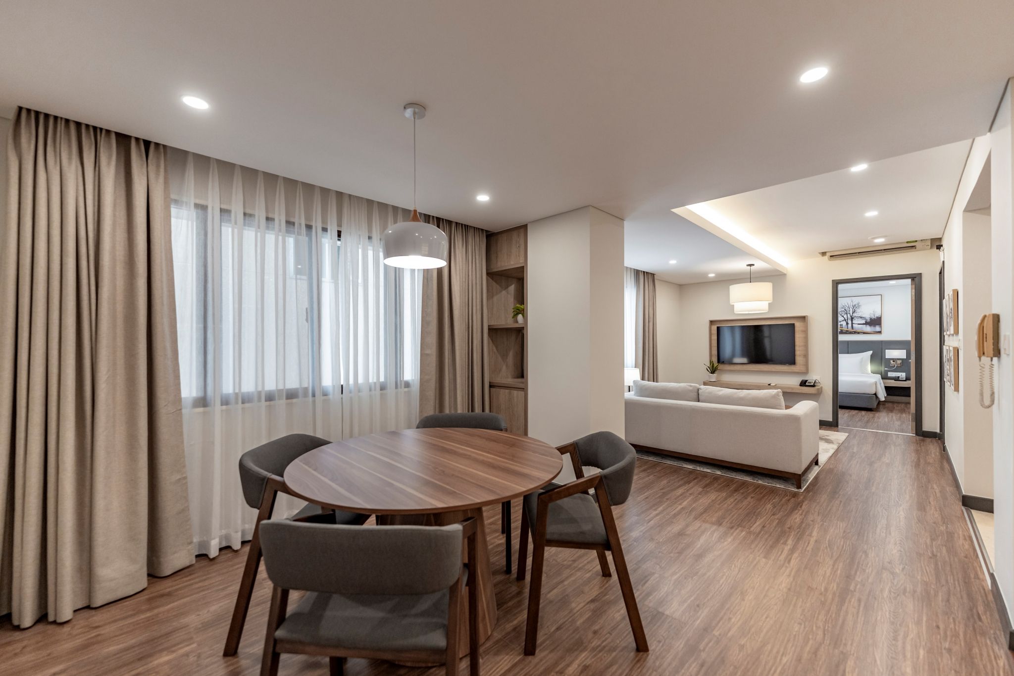 Bán căn hộ 3 phòng ngủ tầng cao ban công Tây Tứ Trạch nhìn ra cảnh quan Ambience Gamuda Hải Phòng