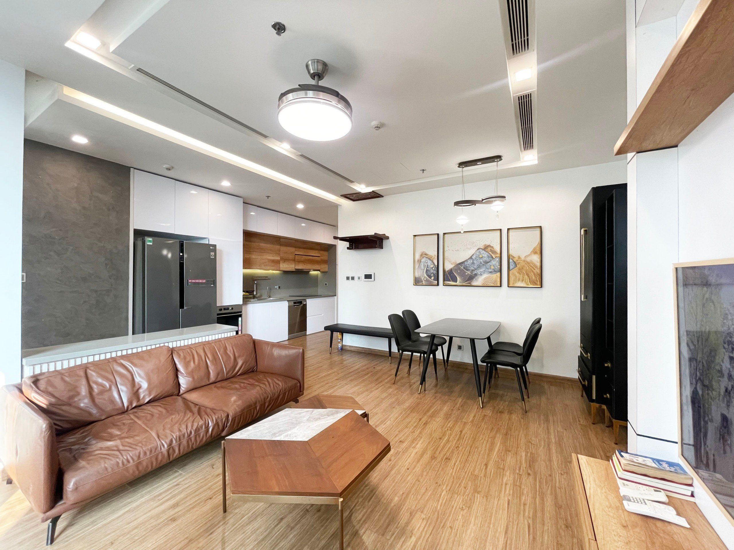 Cho thuê căn hộ chung cư 2 ngủ 2 wc toà M1 tại Vinhomes Metropolis