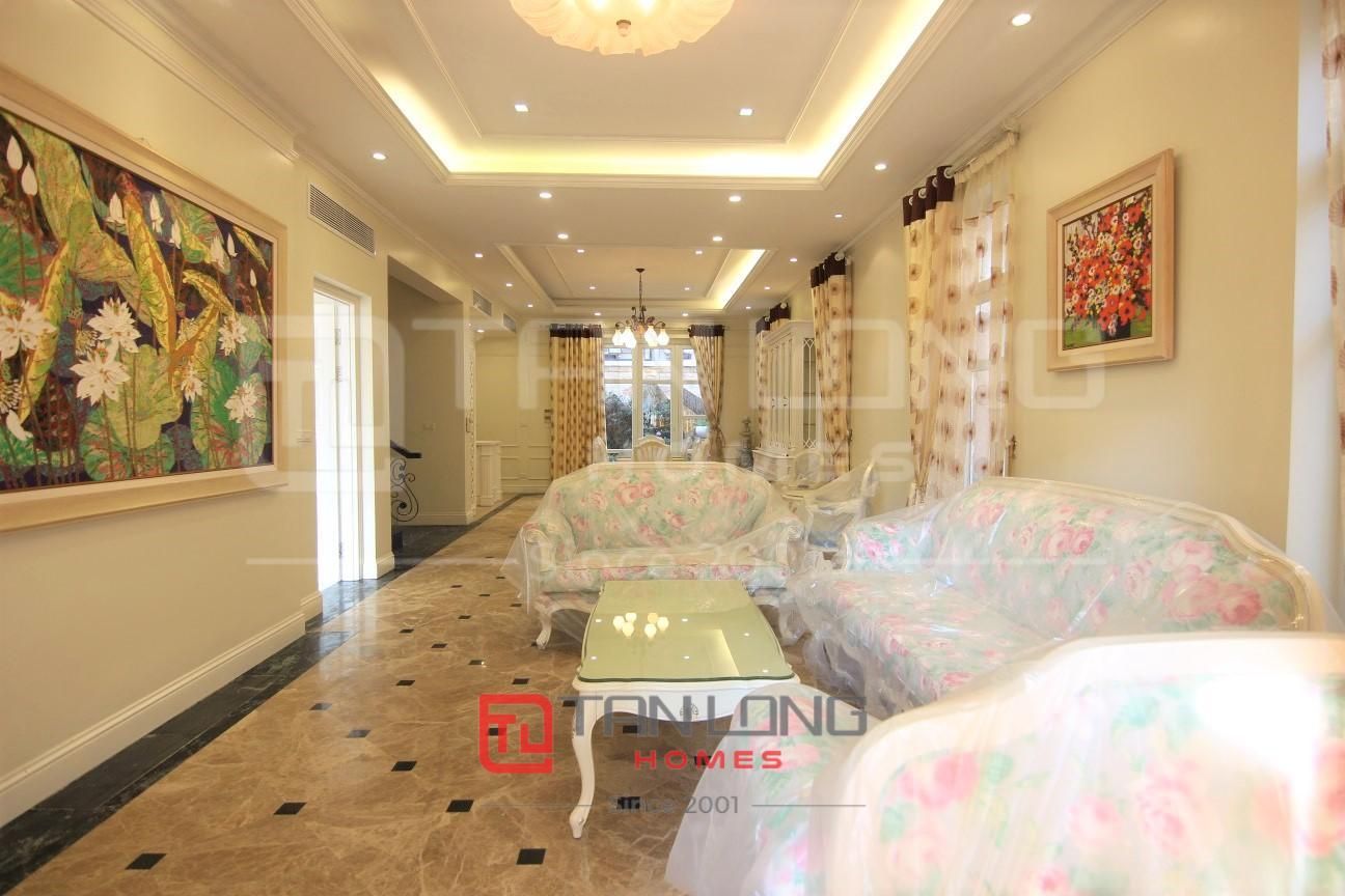 Chuyển nhượng biệt thự T6 Ciputra: 230m2 x 5PN full đồ, sẵn sổ đỏ, vị trí đẹp