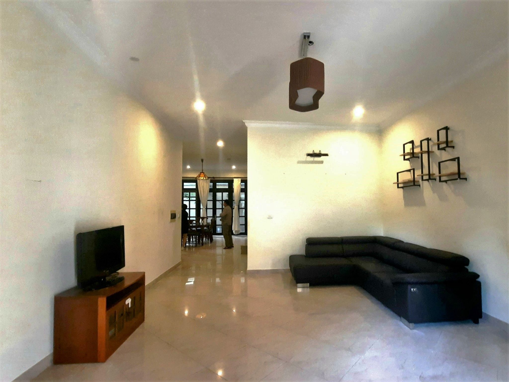 Bán nhanh biệt thự D5 Ciputra: 5PN/180m2 nguyên bản, sẵn sổ đỏ, vị trí đẹp