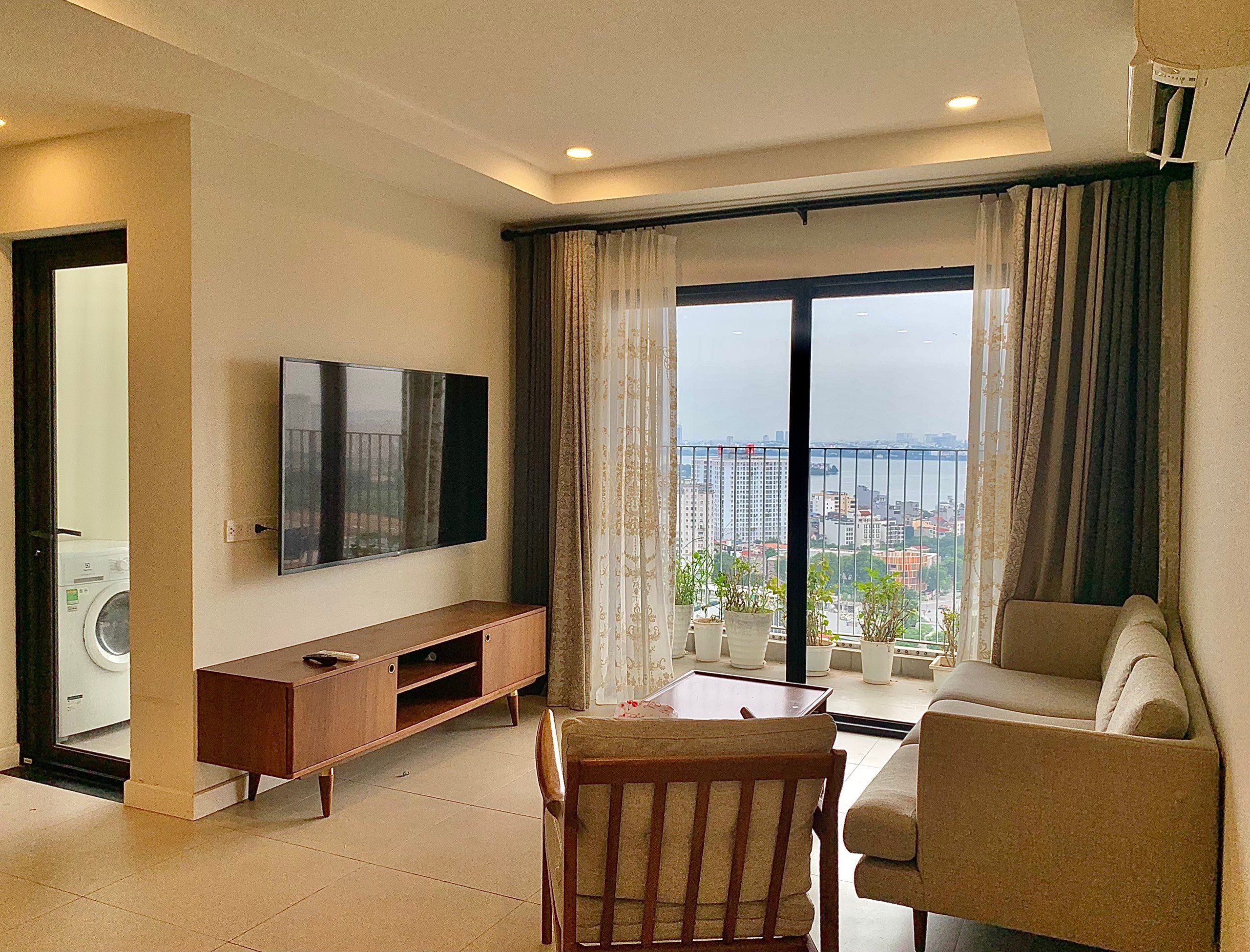 Cho thuê căn 2 ngủ 87m2 tầng cao view đẹp tòa Novo Kosmo