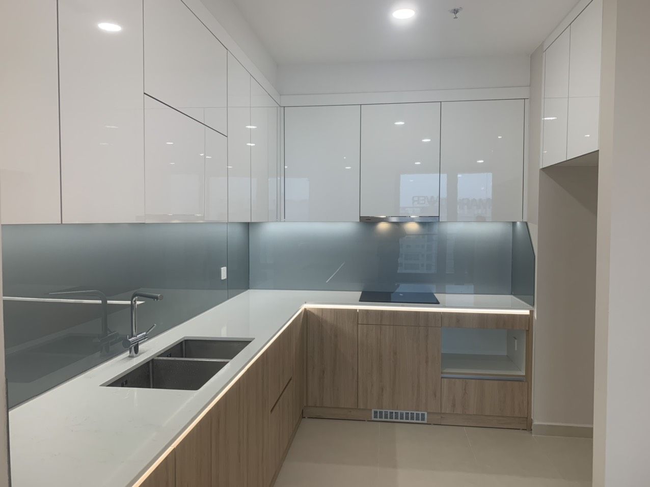 Bán căn 2 ngủ Sunshine Crystal River, tầng trung, hướng Tây Tứ Trạch