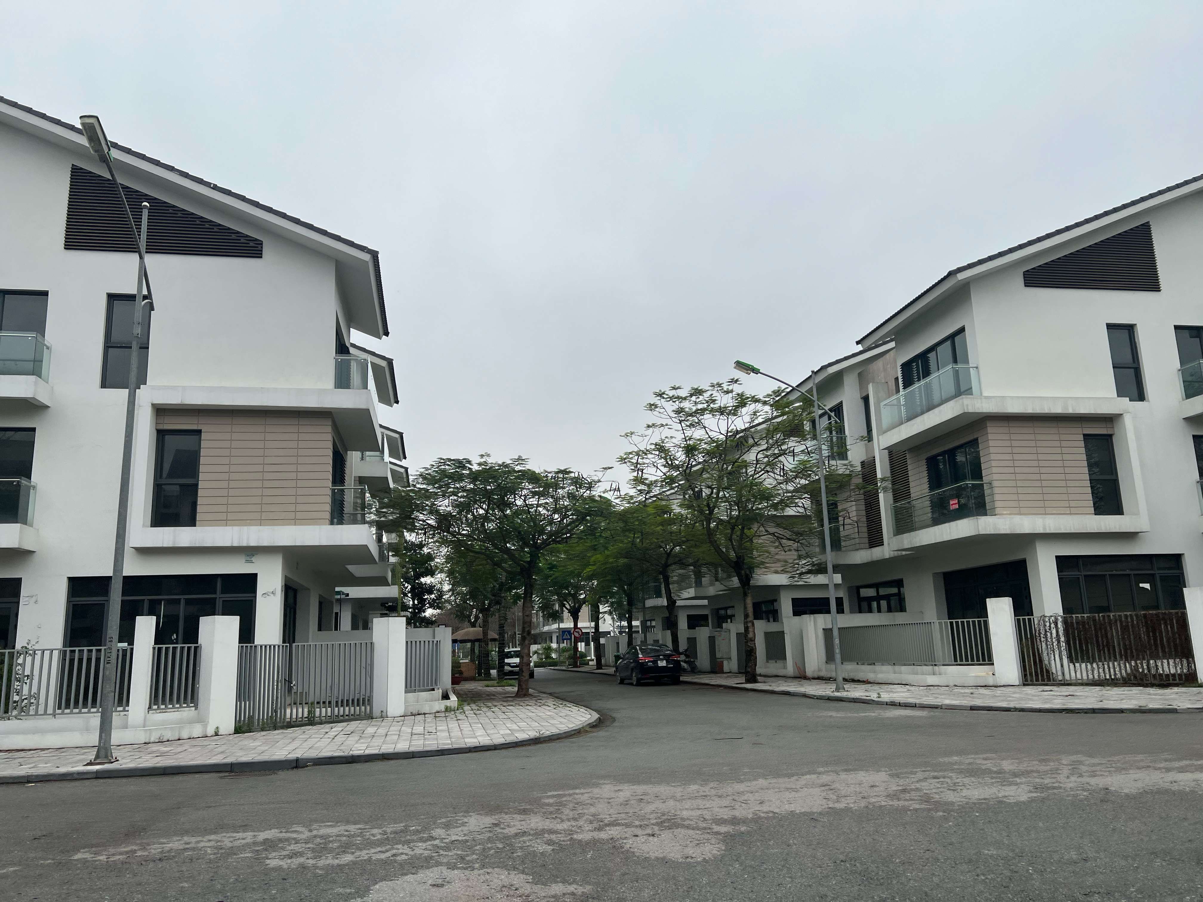 Cho thuê biệt thự KĐT Dương Nội, hướng Tây Bắc, diện tích 248m2, full nội thất