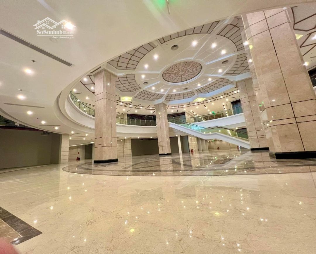 Cần bán shophouse TMDV tầng 1 hướng Bắc Parking Zone 4 Vinhomes Smart City
