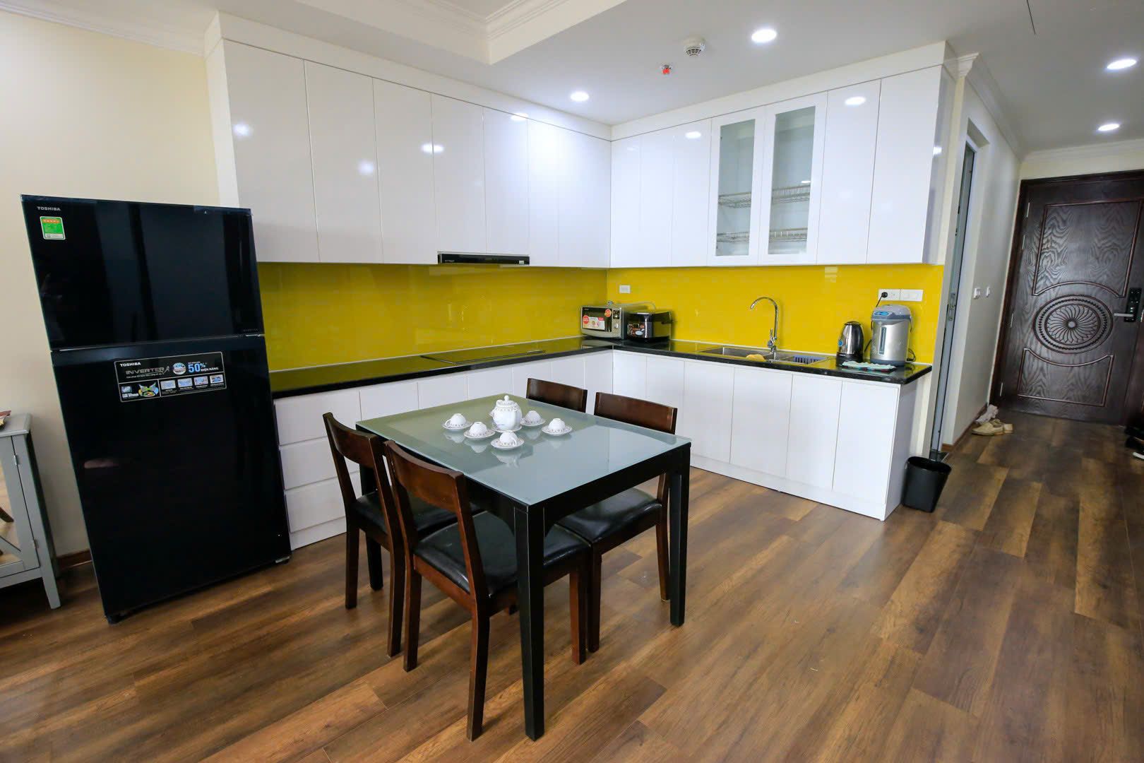 Cho thuê căn hộ 2 ngủ D'Le Roi Soleil tòa B căn 11 tầng thấp - Full nội thất view nội khu