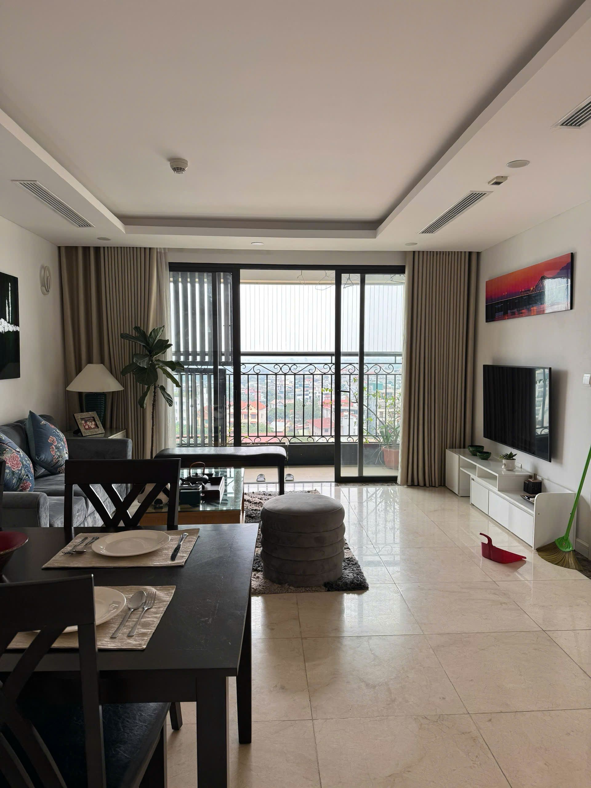 Bán căn hộ 2 phòng ngủ tòa B D'Le Roi Soleil - DT: 88m2 căn 08 giá 15 tỷ cửa Tây Nam
