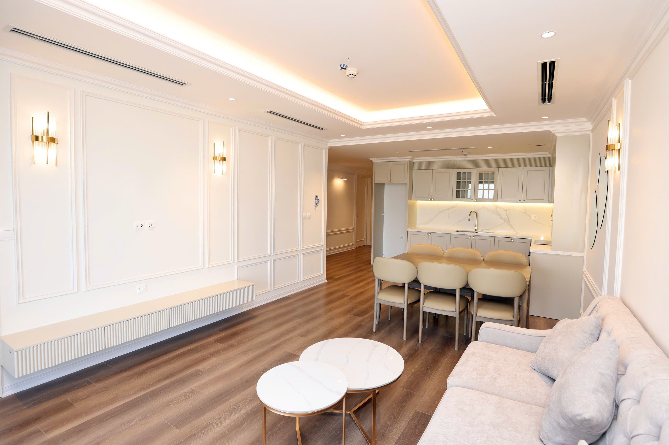 Bán căn hộ chung cư tòa B - D'Le Roi Soleil tầng cao - DT: 111m2 view sông Hồng 17 tỷ bao phí