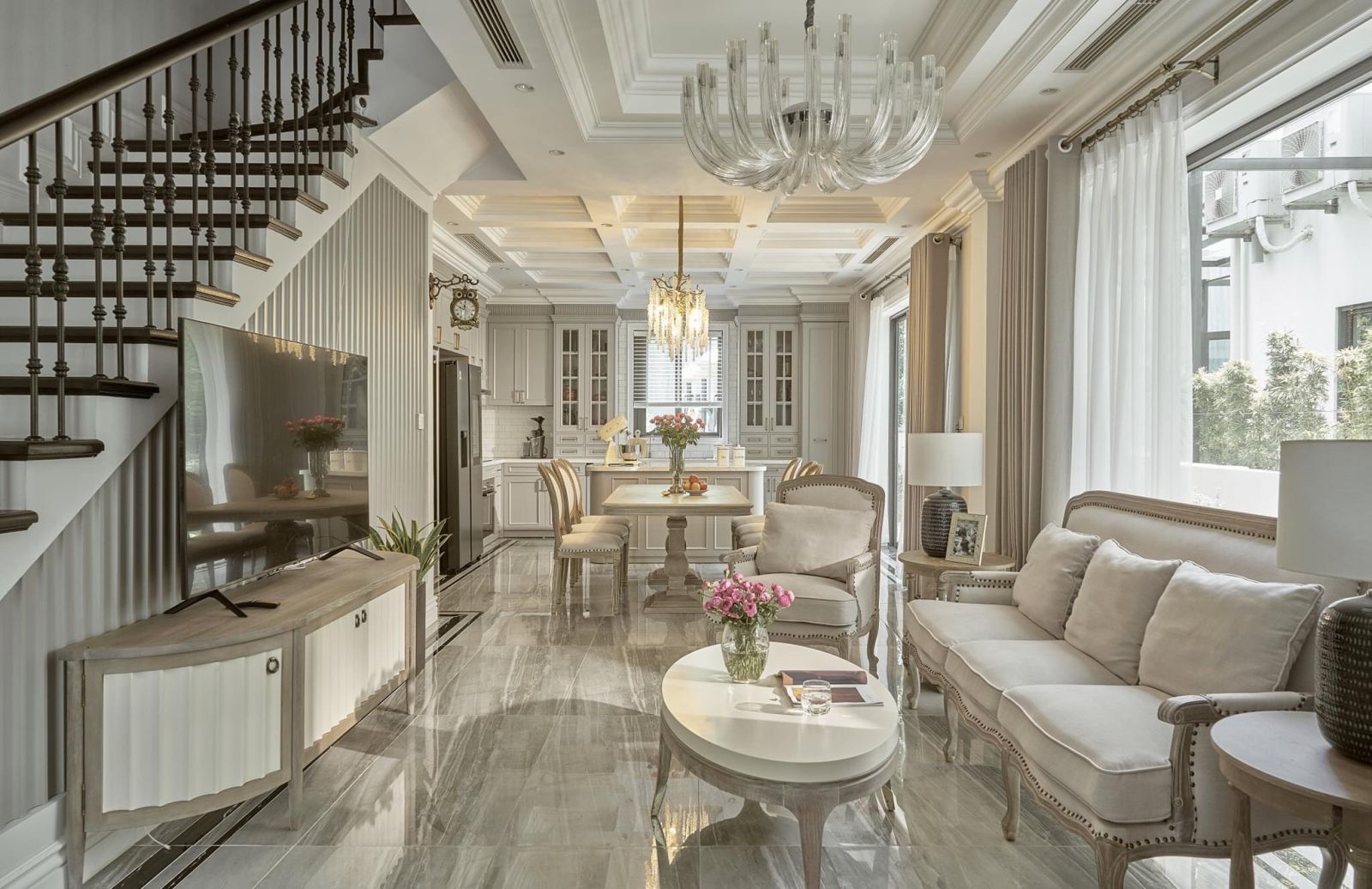 Cho thuê biệt thự 300m2 x 3 tầng, 4 phòng ngủ, full đồ đẹp tại Vinhomes Thăng Long