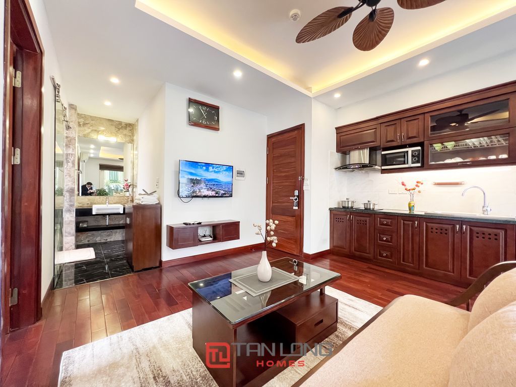 Cho thuê căn hộ dịch vụ 1 phòng ngủ tầng 6 tại Kim Mã với giá 21.6 triệu/tháng