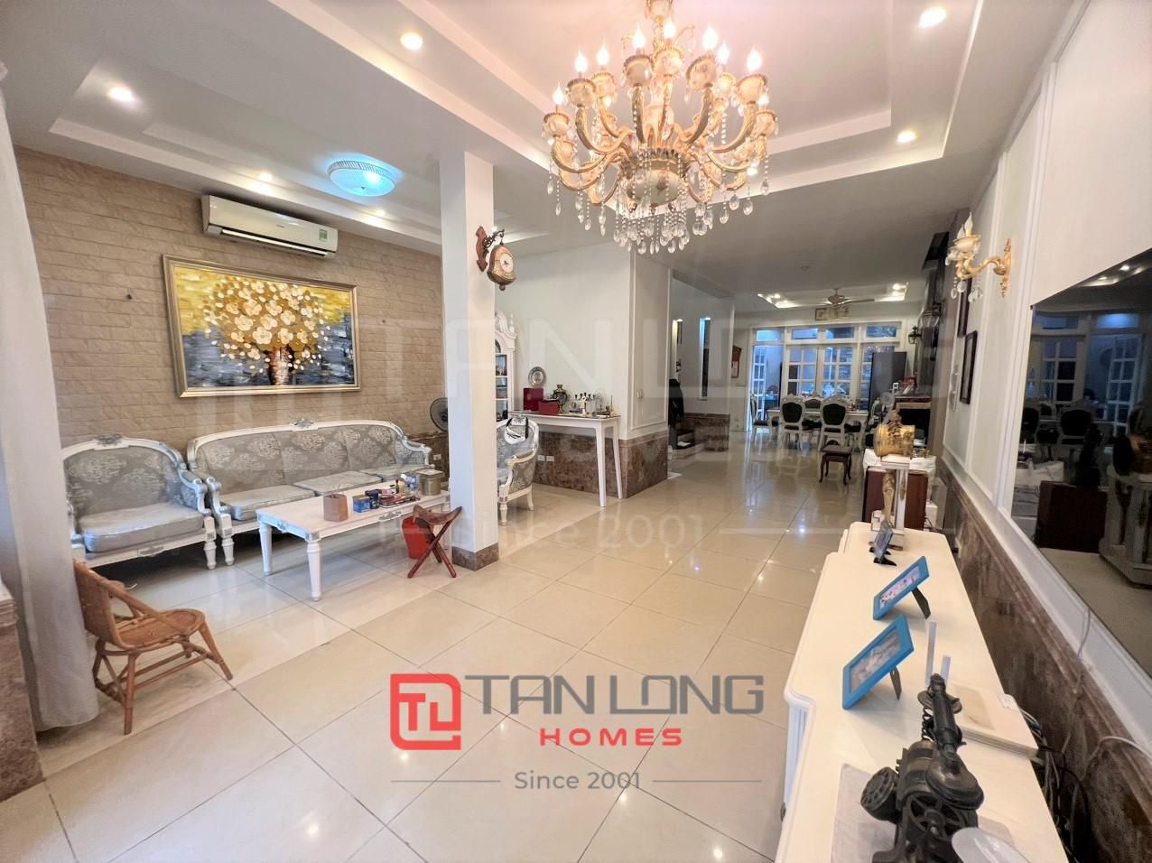 Bán biệt thự C2 Ciputra: 5PN/126m2 đồ cơ bản, sẵn sổ đỏ, vị trí đẹp, giá rẻ