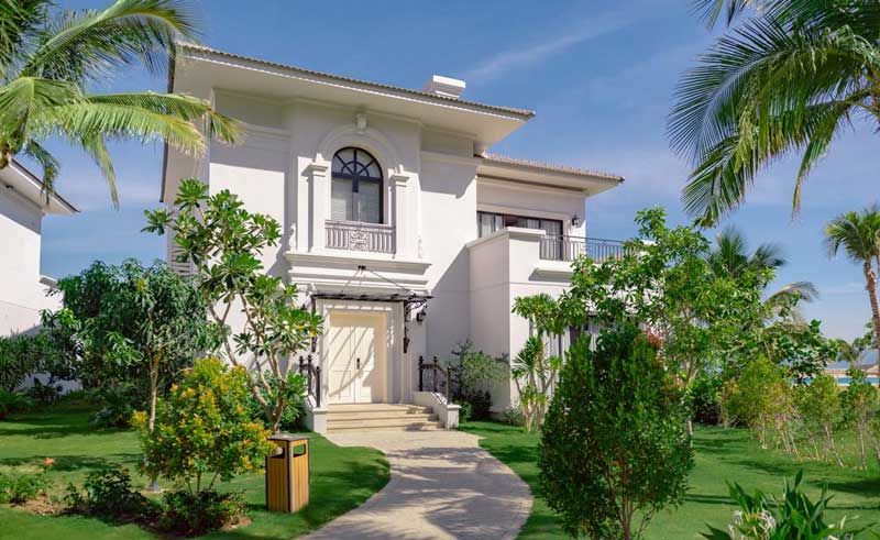 Bán biệt thự Đông Bắc phân khu Châu Âu xây thô bên trong gần biển Vinhomes Hải Vân Bay Đà Nẵng