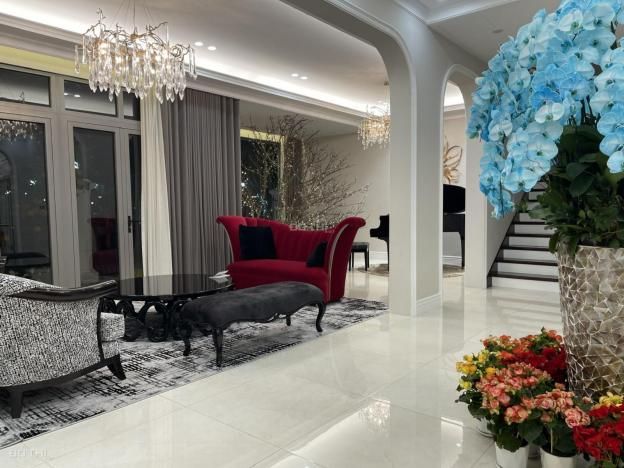 Biệt thự Phong Lan 360m2, nằm tại khu vực tiện lợi và được bao quanh bởi kênh sinh thái và cây xanh