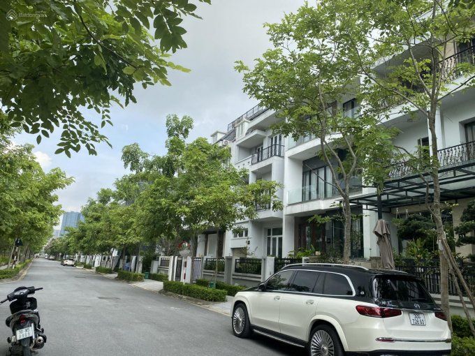 Bán biệt thự K4 Ciputra DT:180m2/ 3 tầng Hoàn thiện mặt ngoài