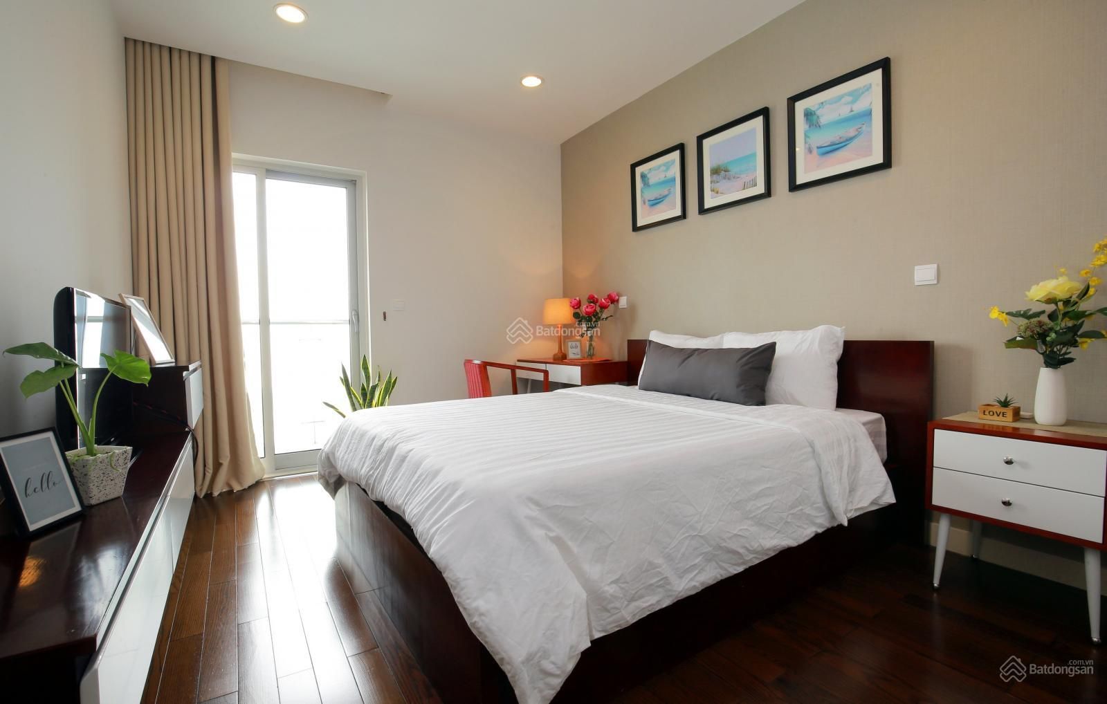 Cho thuê căn 4 ngủ DT 171m2 Sun Grand City view trọn Hồ Tây