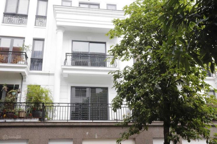 Cần bán nhà liền kề hướng chính Đông, 95m2, vị trí đẹp tại KĐT Văn Phú Hà Đông