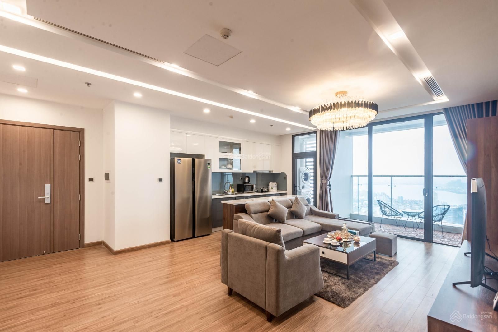 Bán căn hộ 3PN Hà Nội Aqua Central. Tầng cao view sông Hồng, đã có sổ đỏ.