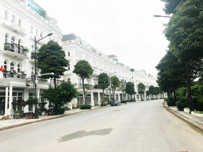 Cho thuê căn shophouse cả 5 tầng, hướng Đông tứ trạch tại KĐT Louis City Đại Mỗ