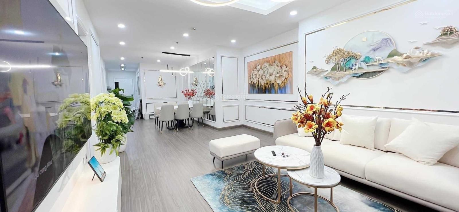 Chính chủ cho thuê 4 ngủ view đẹp - 167m2 - hướng Đông - Vinhomes Nguyễn Chí Thanh
