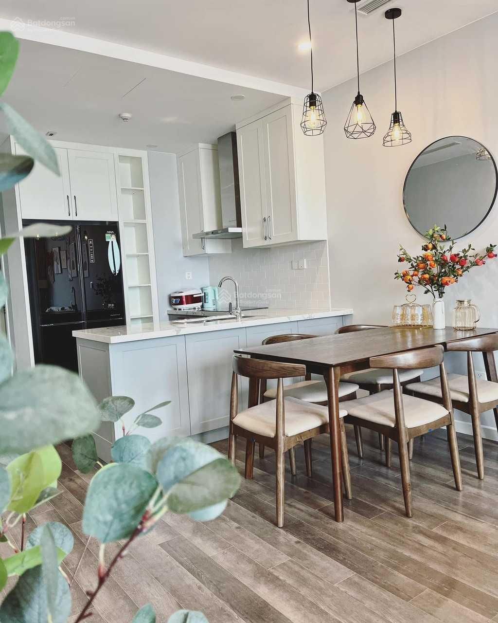 Cho thuê căn 1 ngủ - 55m2 - hướng Tây Nam - Vinhomes Nguyễn Chí Thanh