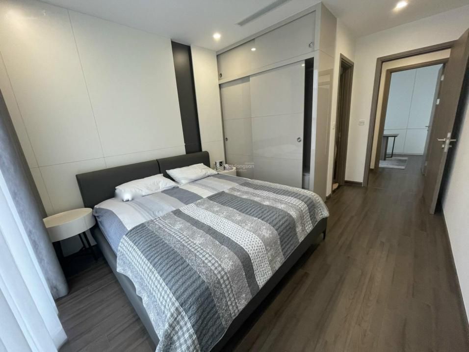 Cho thuê căn hộ chung cư Vinhomes Symphony, 2 phòng ngủ, 75 m2