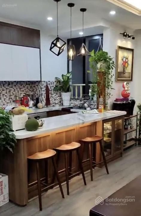 Tôi cần bán CHCC Lạc Hồng, Tây Hồ, 82m2, 2PN, nhà đẹp, view cầu NT, giá 2 tỷ x