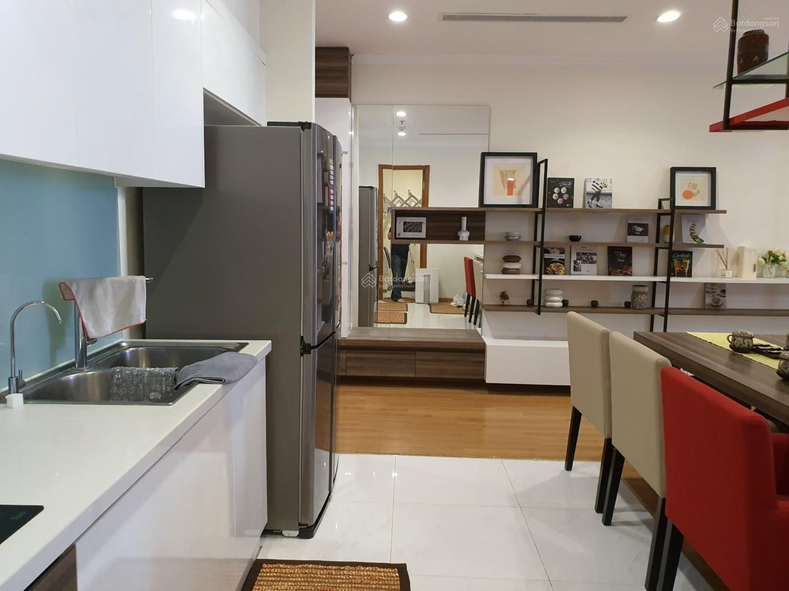 Cho thuê căn 1 ngủ - 54m2 - hướng Nam - Vinhomes Nguyễn Chí Thanh