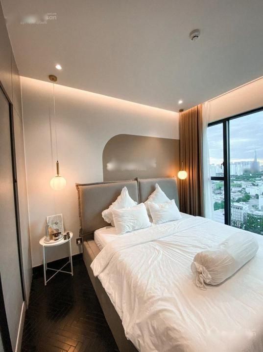 Cho thuê căn 4 ngủ DT 171m2 Sun Grand City Quảng An view trọn Hồ Tây