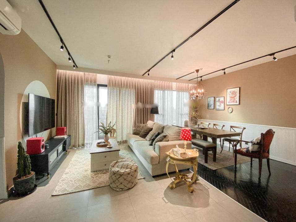 Cho thuê căn hộ DT 172m2 có 4PN Sun Grand City Quảng An