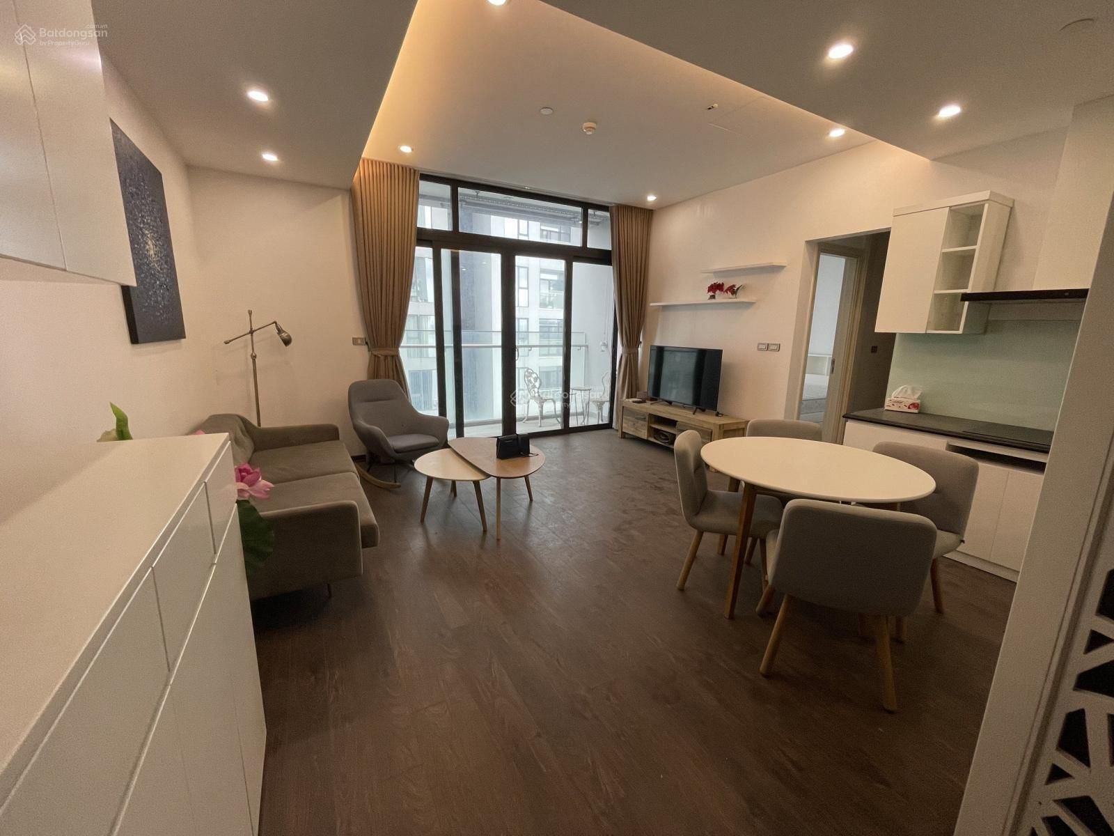 Cho thuê căn hộ 1 phòng ngủ Sun Grand City Thụy khuê, tầng cao
