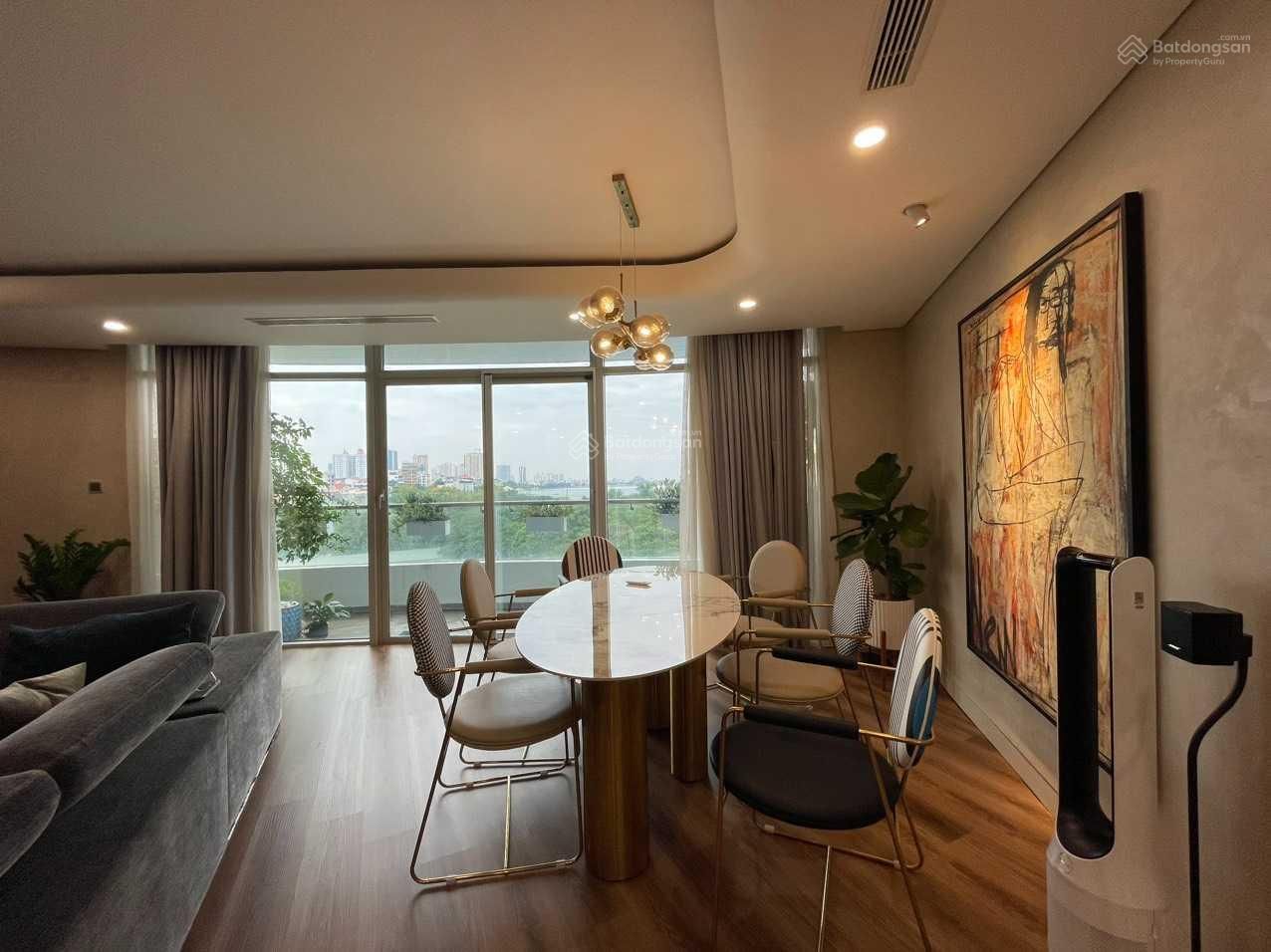 Bán căn hộ chung cư Watermark Tây Hồ 2 phòng ngủ, 120 m2 full đồ cực đẹp, đã có sổ vào ở luôn