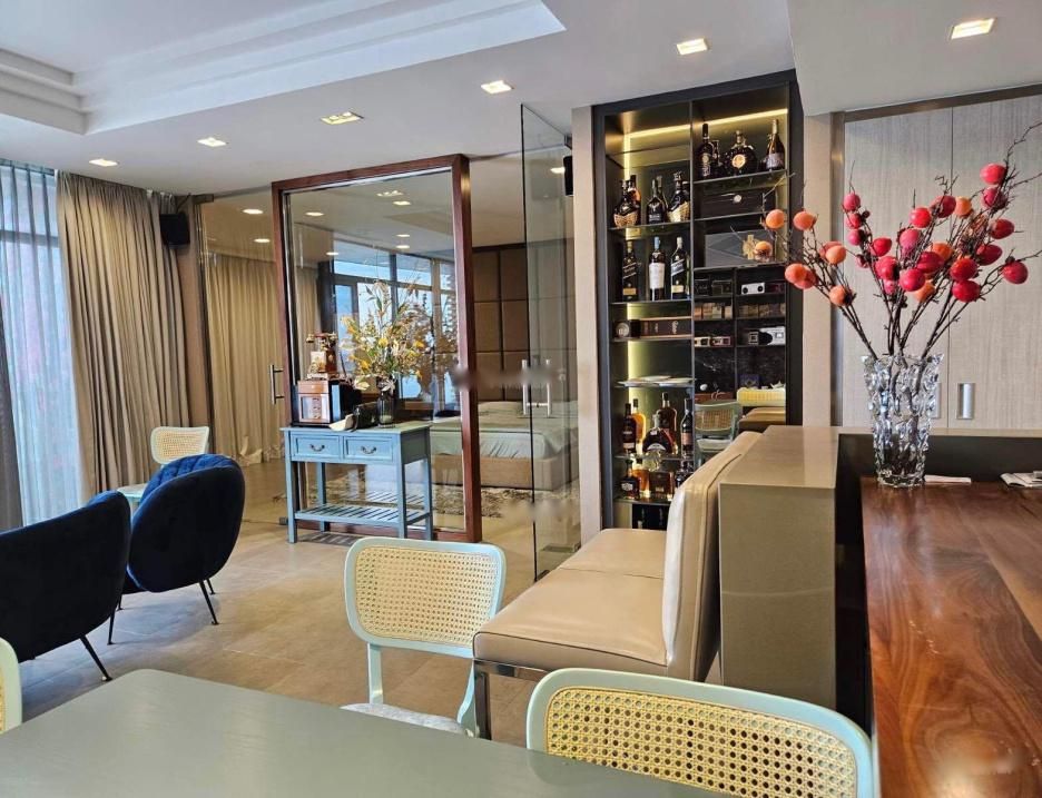 Bán căn hộ 2PN số B02 DT 107m2 tòa Watermark 395 Lạc Long Quân,view thẳng Hồ Tây cực đẹp