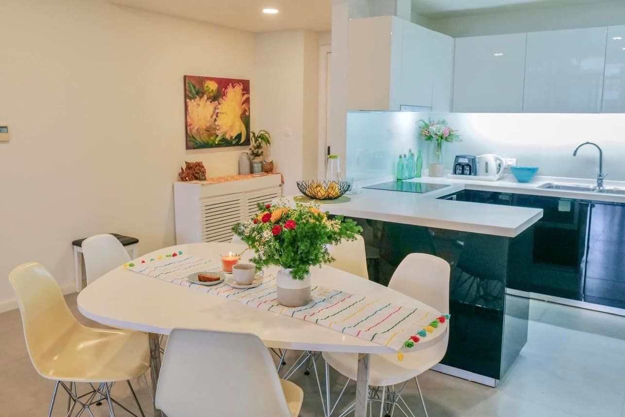 Cho thuê căn hộ 2PN Watermark 395 Lạc Long Quân,120m2, full đồ, view hồ, nhận nhà ở ngay