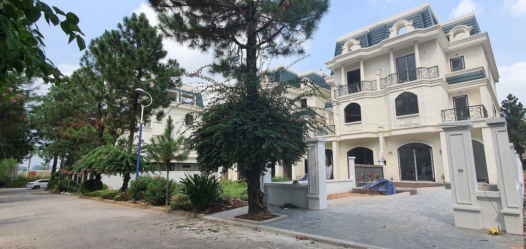 Cần bán nhà liền kề The Phoenix Garden, diện tích 200m2, hướng Đông Nam