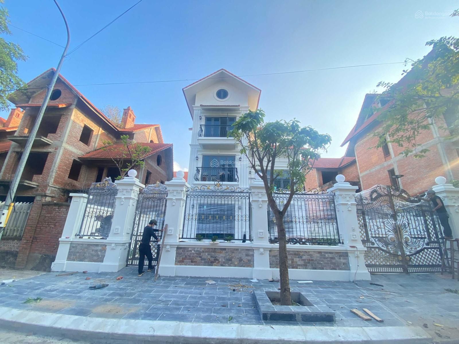 Cho thuê nhà khu đô thị Hà Phong Mê Linh diện tích 380m2 x 3 tầng, nội thất hoàn thiện đẹp
