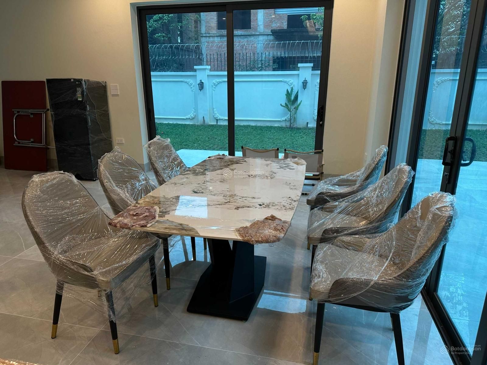 Cho thuê gấp nhà biệt thự khu đô thị Hà Phong Mê Linh diện tích 480m2, 8 phòng ngủ, nội thất đầy đủ