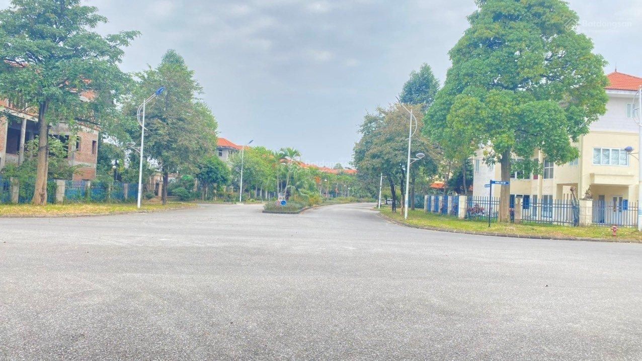 Cần bán gấp đất biệt thự KĐT Hà Phong Mê Linh diện tích 219m2, mặt tiền 16m, đường 11m, view đẹp