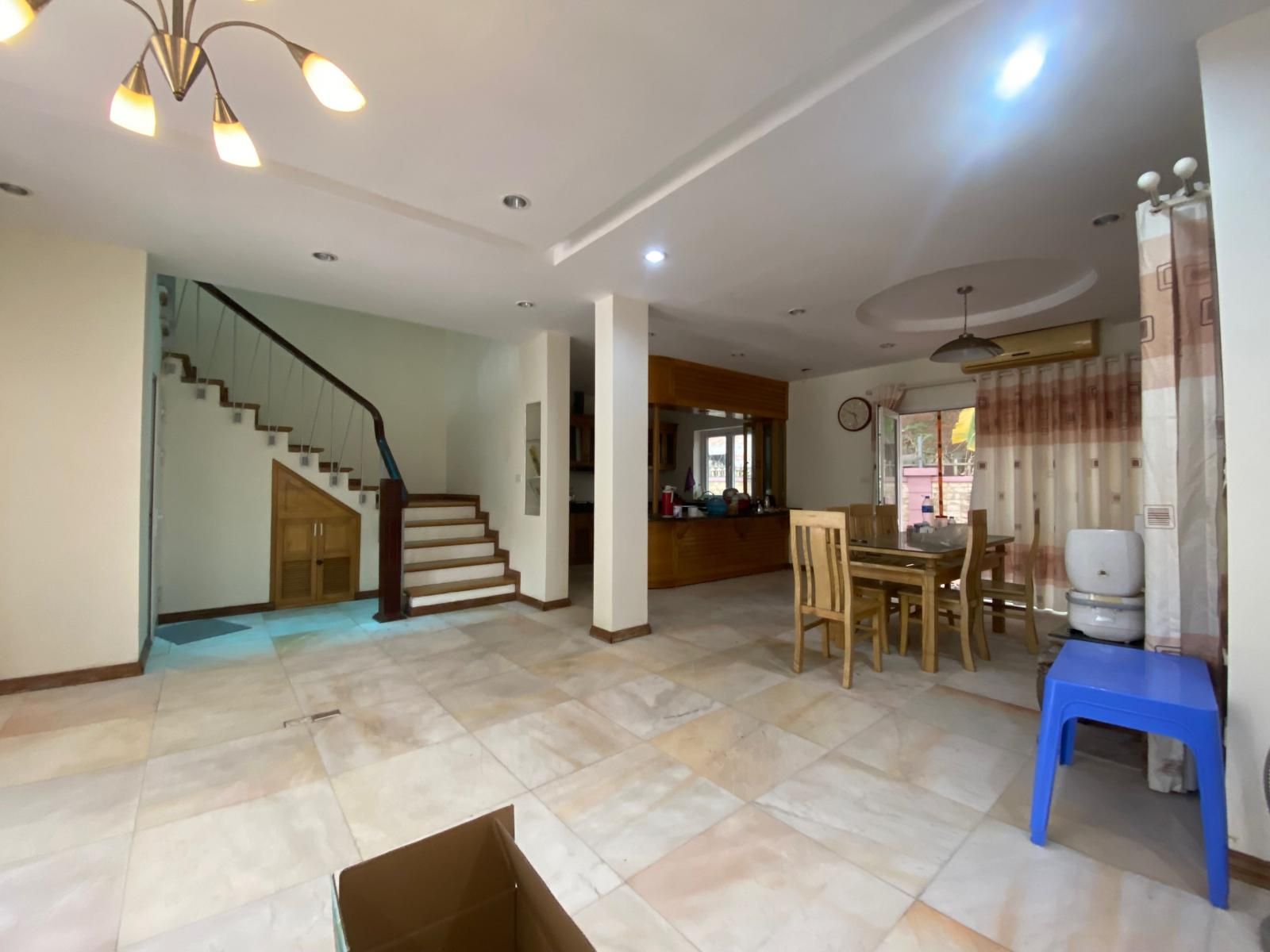Cho thuê nhà biệt thự KĐT Hà Phong Mê Linh diện tích 200m2 x 3 tầng full nội thất, mặt tiền rộng