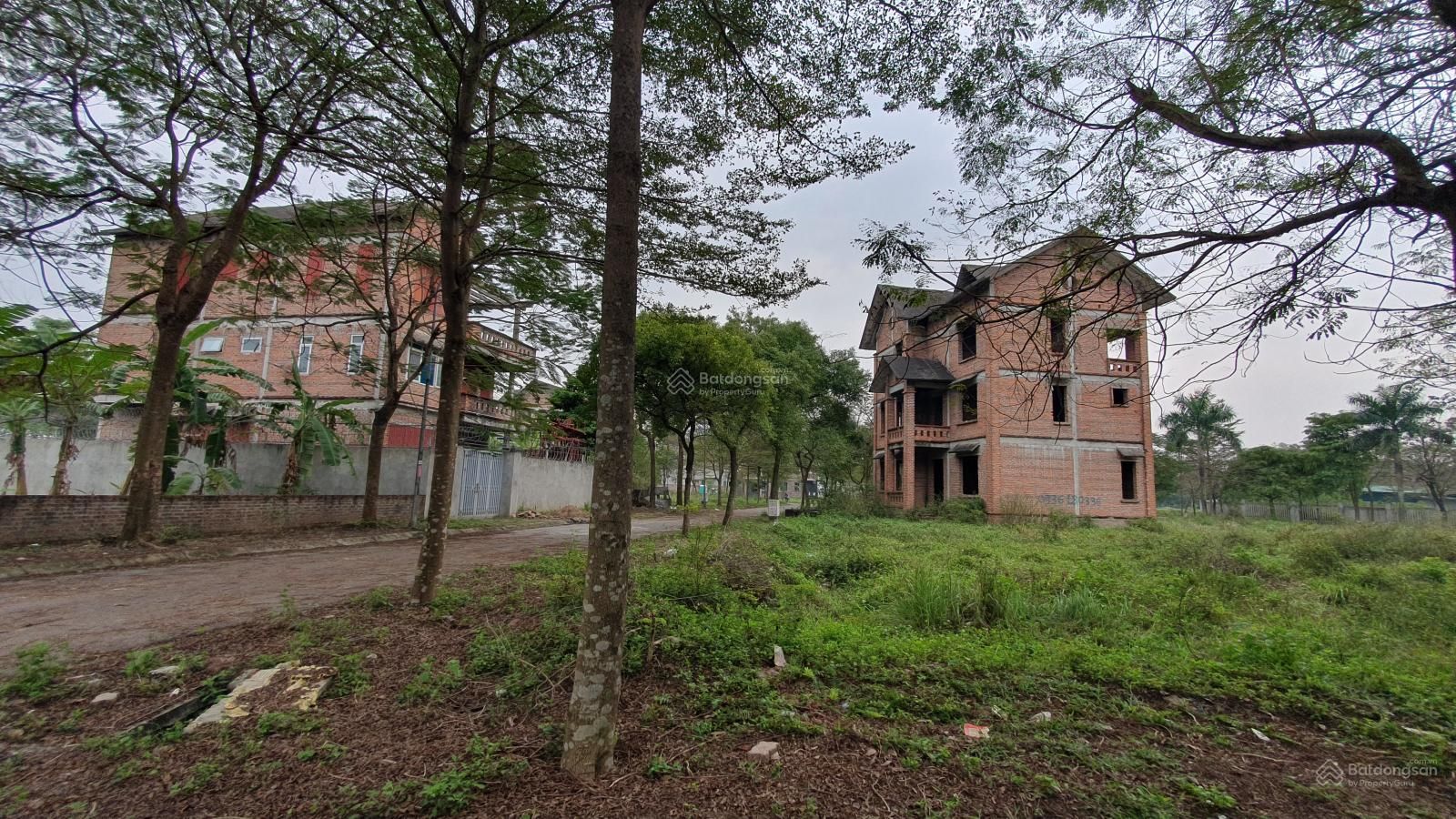 Cần bán nhà biệt thự xây thô khu đô thị Hà Phong Mê Linh diện tích 300m2, mặt tiền 14m, đường 10,5m
