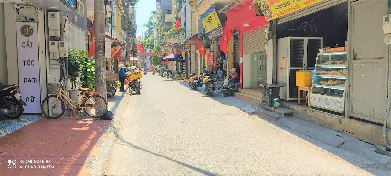 Chính chủ gửi bán nhà mặt phố đường 800A Q. Cầu Giấy kinh doanh sầm uất, ô tô tránh thoải mái