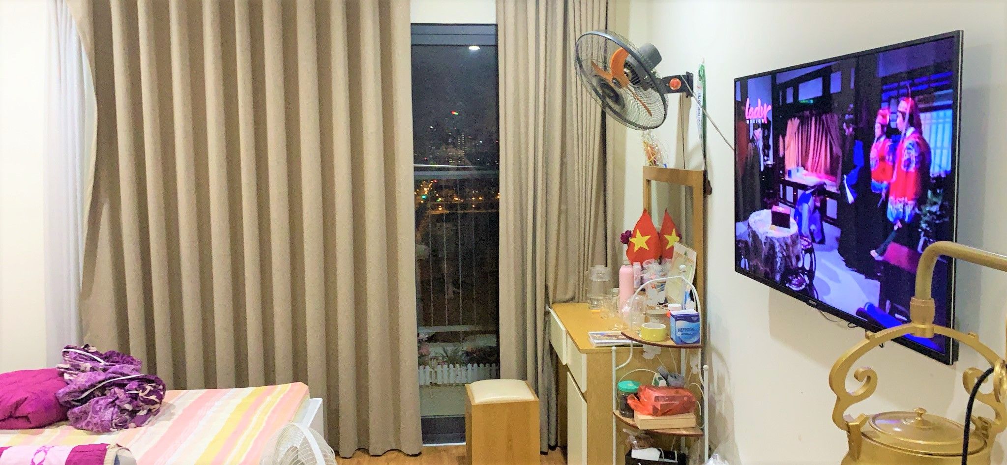 Chính chủ cần bán căn góc tầng trung Ngoại Giao Đoàn, DT 128m2, giá thương lượng. LH 0989734734