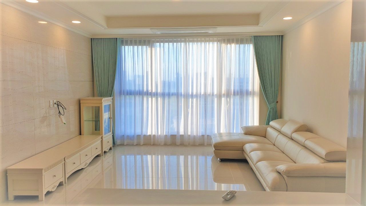 Bán căn 3PN/112m2 tầng thấp tòa 902 Starlake view biệt thự, giá bao phí. Lh 0989734734