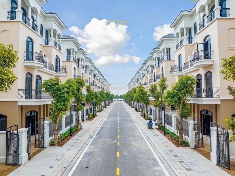 Cần cho thuê nhà liền kề phân khu Ánh Dương dự án Vinhomes Ocean Park 3 The Crown