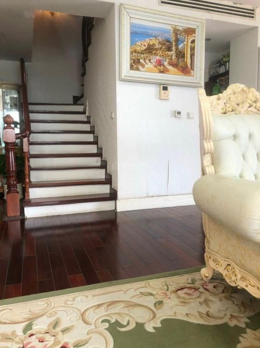 Cho thuê Duplex Golden Westlake, dt 300m2, 6 ngủ, 4 vệ sinh, có sân vườn, đủ đồ mới.