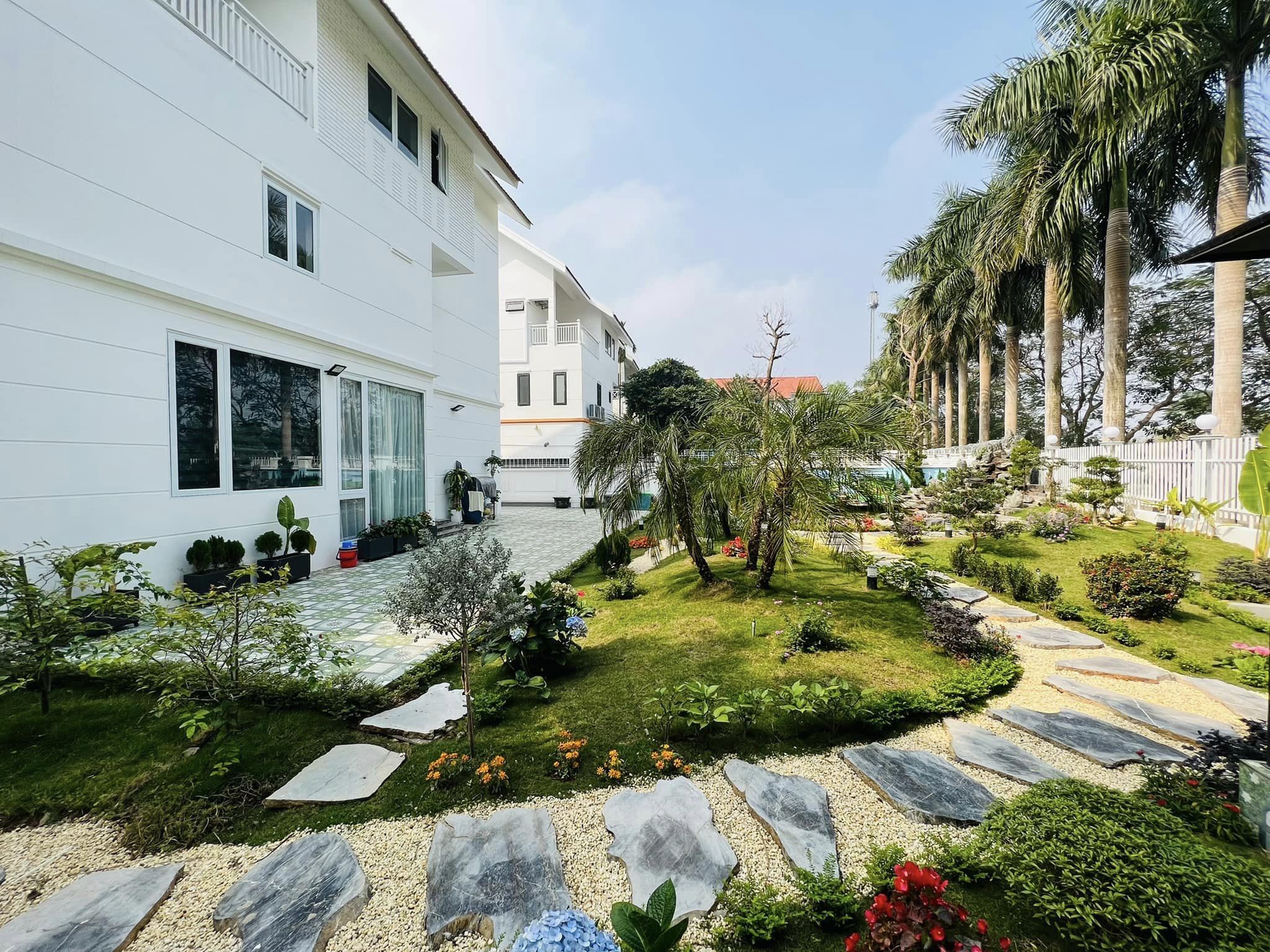 Bán căn biệt thự Quang Minh đường Hoa Ngọc Lan diện tích 345m2 xây thô