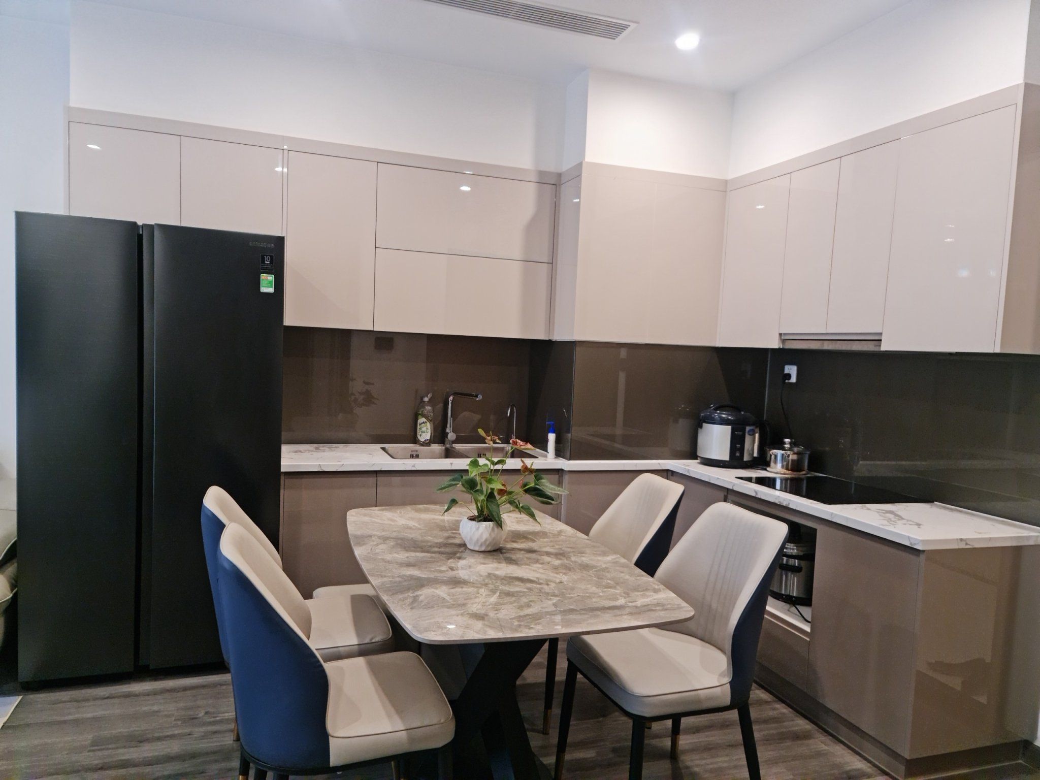 Cho thuê căn hộ chung cư 1 phòng ngủ view hồ Thùng Đấu dự án Vinhomes Sky Park Bắc Giang