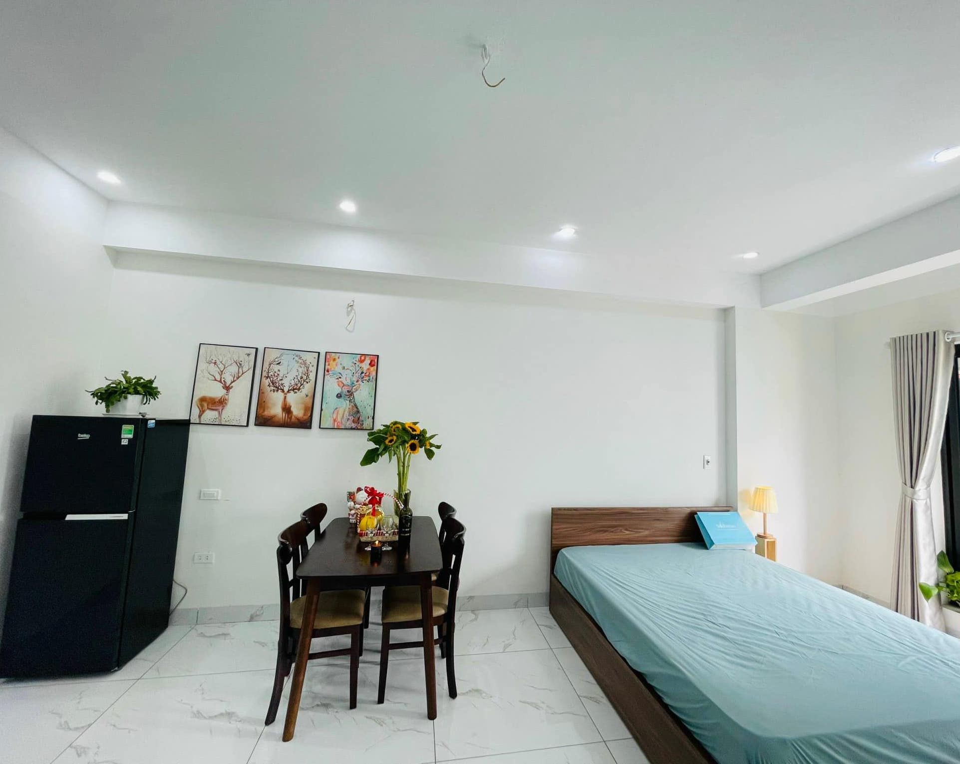 Cần bán căn hộ chung cư 1 phòng ngủ toà W2 tầng cao Vinhomes West Point Phạm Hùng