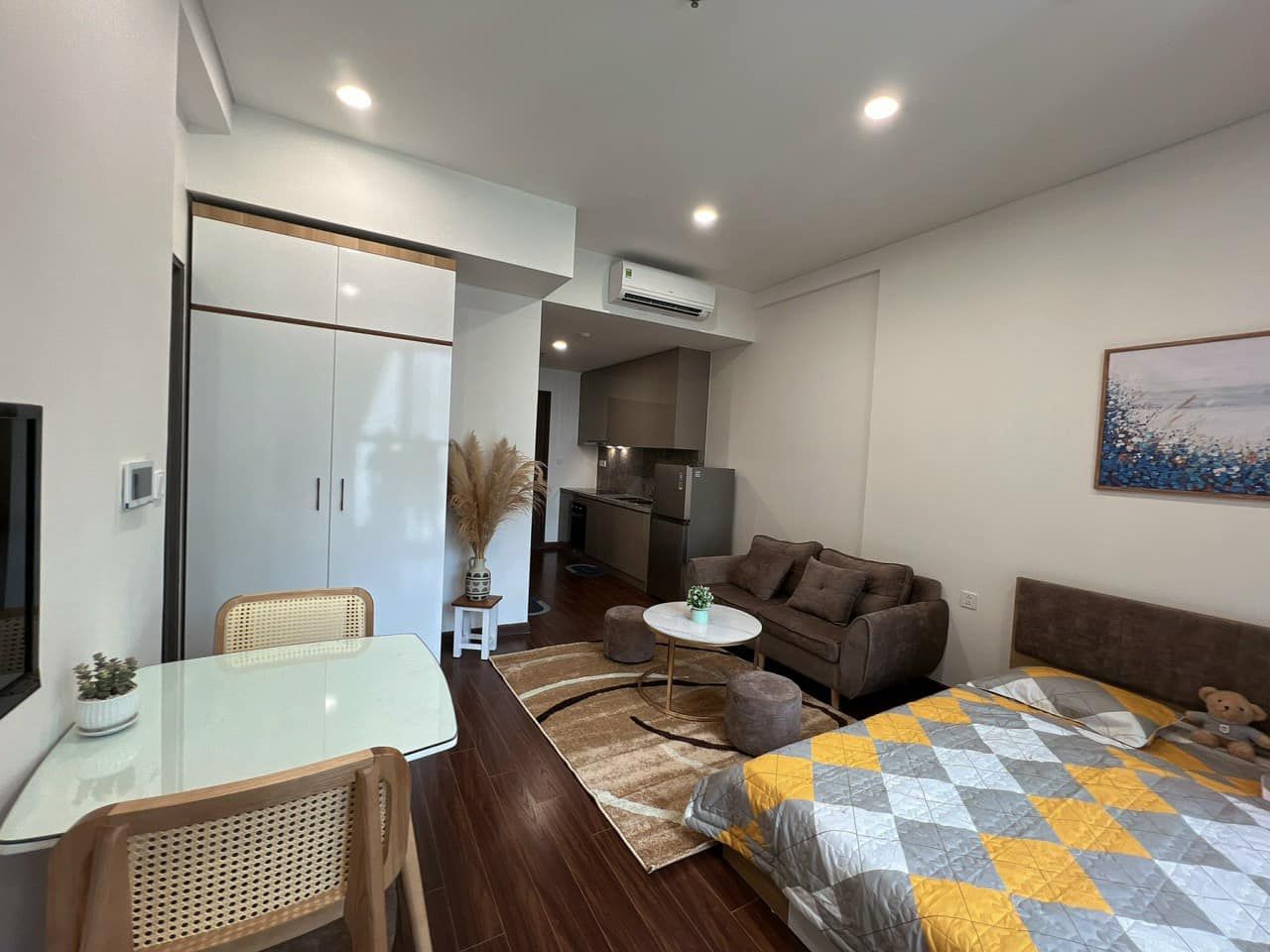 Cần cho thuê căn hộ chung cư phòng ngủ tầng cao view thoáng tại Watermark 395 Lạc Long Quân